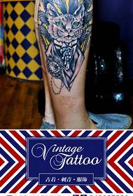 Patrón de tatuaxe de gato de nove colas