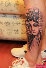 Spettacolo di tatuaggi, consiglia un tatuaggio con fiori di vitello
