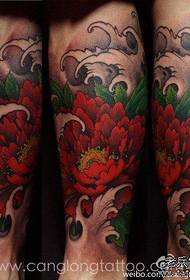 Cosa tóir patrún tattoo peony traidisiúnta dea-lorg