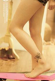 Patrón de tatuaje de loto tótem popular popular de pierna de niña