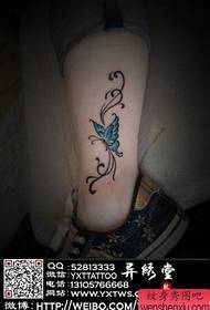 Patrón de tatuaje de pierna de mariposa de pierna favorita de niña