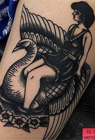 Tattoo show, anbefaler en personlig svanepige tatovering