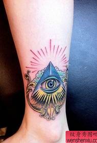 Padrão de tatuagem de olho de sabedoria bastante popular para as pernas das meninas