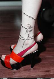 Belas pernas, bela tendência, padrão de tatuagem de tornozeleira
