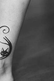 Tatuaggio alla caviglia da donna