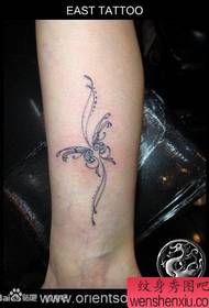Bellu mudellu di tatuaggi di farfalla per i peri di ragazze
