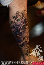 Wzór tatuażu purpurowa ryba męskiej nogi (1)