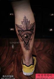 Leg vaahteranlehden jumalan silmän tatuointikuva
