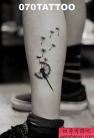 I picculi tatuaggi freschi di u sessu maschile dandelion funziona