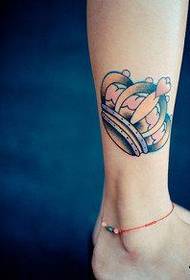 Modello di tatuaggio corona meravigliosamente popolare per le gambe delle ragazze