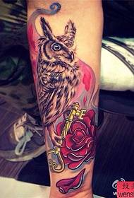 Tattoo Show, empfehlen ein Bein Eule Rose Tattoo