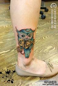 Girl imilenze imfashini owl uthando ukhiye tattoo iphethini