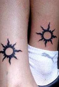 Uzorak tetovaža sunca za tele u obliku tele nekoliko sunca