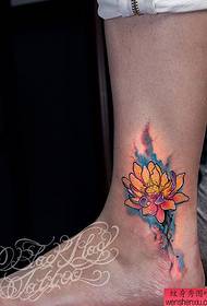 Potītes lotosa tetovējuma modelis