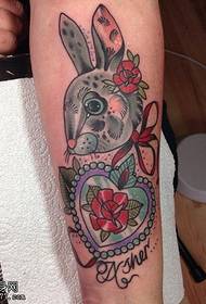Noga boja zečeva srce ruža tetovaža tetovaža rad