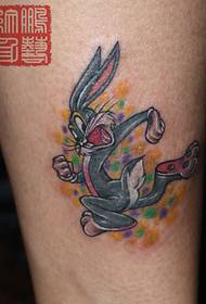 Padrão de tatuagem de coelho perna bonito dos desenhos animados