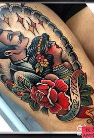 Spettacolo di tatuaggi, raccomandare un lavoro di tatuaggio per ragazza gamba