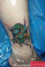Cute and cute owl tattoo pattern on the legs