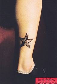 Dječje tetovaže totem zvijezde s malim svježim nogama djeluju