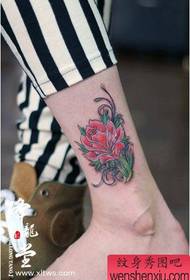 女生腿部流行唯美的彩色玫瑰纹身图案