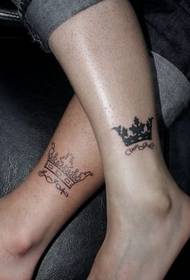 Modello di tatuaggio di gambe alla moda coppia totem corona