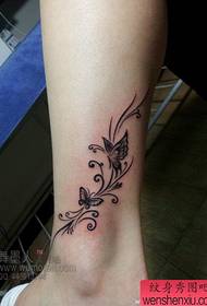 Όμορφα δημοφιλές μοτίβο τατουάζ μοτίβο πεταλούδας totem για τα πόδια των κοριτσιών
