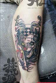 Spettacolo di tatuaggi, consiglia un tatuaggio da clown creativo per le gambe