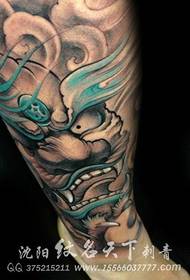 Gambe maschili classiche cool modello di tatuaggio leone Tang