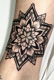 simple vanilla tattoo pattern on the ankle
