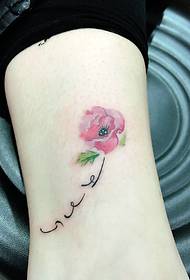 a piedi nudi una foto di tatuaggio rosa rossa felice pieno