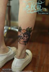 modello di tatuaggio avatar dipinto bella ragazza