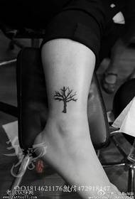 Usa sa naa sa gamay nga pattern sa tattoo sa kahoy