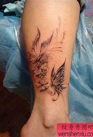 patrón de tatuaje de pierna: patrón de tatuaje de mariposa de pierna popular tallado