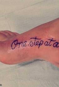 bellissimo modello di tatuaggio inglese