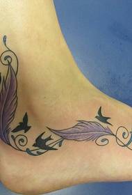 krásne a krásne tetovanie peria tetovanie na nohách k členku 48370 - krásne a krásne tetovanie javorových listov na zadnej strane chodidla