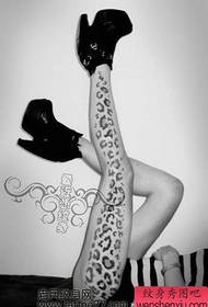 лепоте ноге популаран алтернативни леопардов облик тетоваже