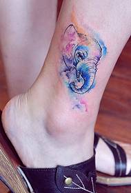 Il modello del tatuaggio del dio dell'elefante a piedi nudi è molto discreto