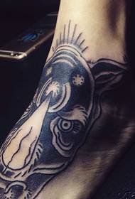 tattoo tattoo srónbheannach do phearsantacht an instep