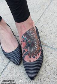 spine del piede piume rosse-rosse Motivo del tatuaggio indiano