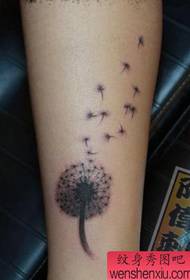 sumbanan sa leg sa Dandelion nga tattoo