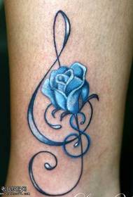 bellissimo modello di tatuaggio rosa blu del piede