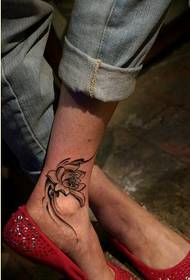 mode kvinnlig fotled vacker vacker lotus tatuering mönster bild
