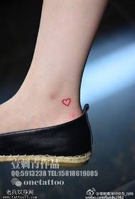 срцето на шемата за тетоважа во пета
