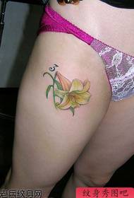 gorgeous sexy mguu lily tattoo muundo
