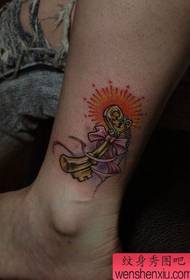 modello del tatuaggio dell'arco chiave di bell'aspetto della gamba della ragazza