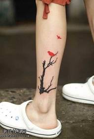 modello di tatuaggio albero fresco piede