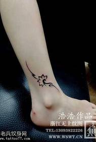 jalka kukka viiniköynnös tatuointi malli