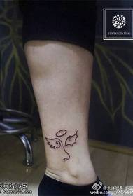 Tatuaggio sul cancro alla caviglia