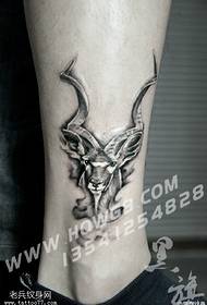 padrão de tatuagem hornhorn no tornozelo