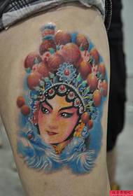 Klasičan uzorak cvjetnog portreta tetovaža